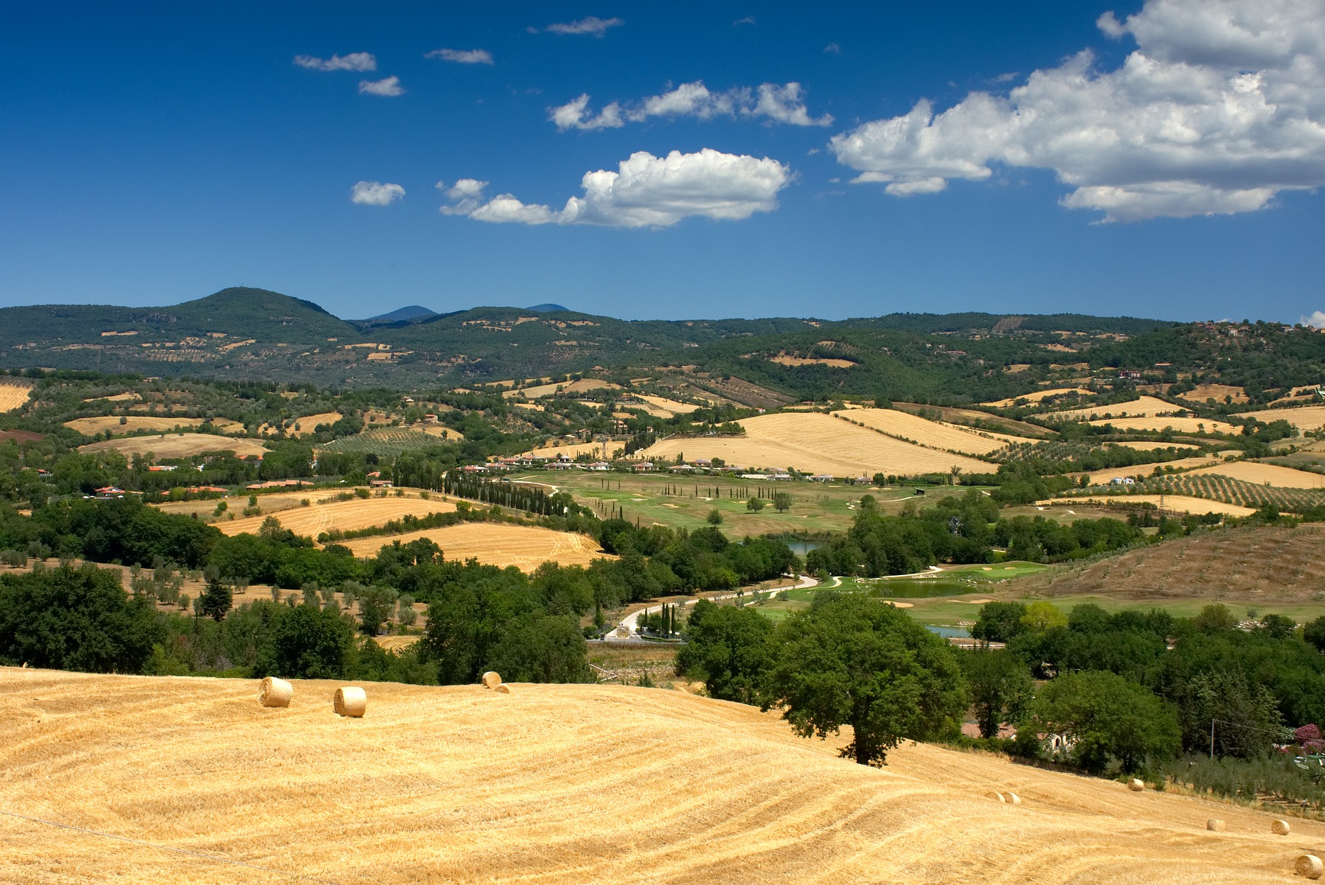 tuscany-g947514415_1920.jpg